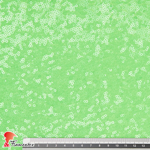 Tejido de licra adornado con lentejuelas cosidas. Estira para ambos lados.