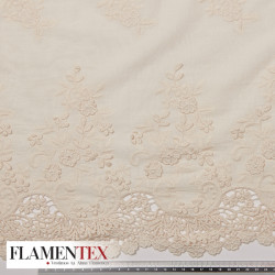 Tejido de bordado de algodón acabado con puntilla en los dos extremos.