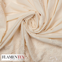 Tejido de bordado de algodón acabado con puntilla en los dos extremos.