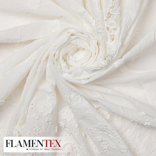 Tejido de bordado de algodón acabado con puntilla en los dos extremos.