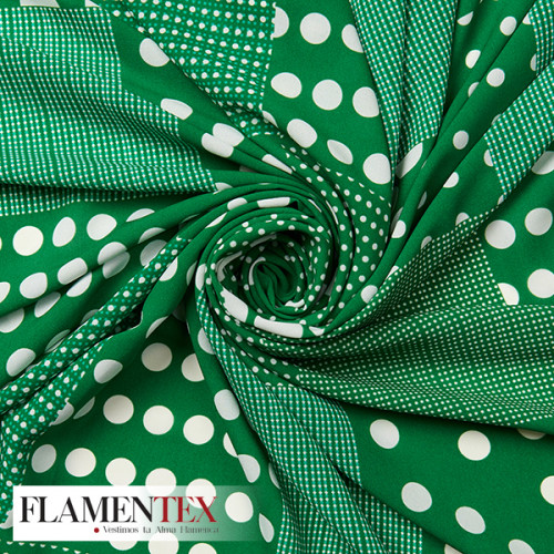Tejido tipo georgette estampado de lunares con diferentes tamaños de lunares haciendo cuadros.