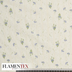 Tejido de plumeti con rayas de vainica. Estampado de flores.