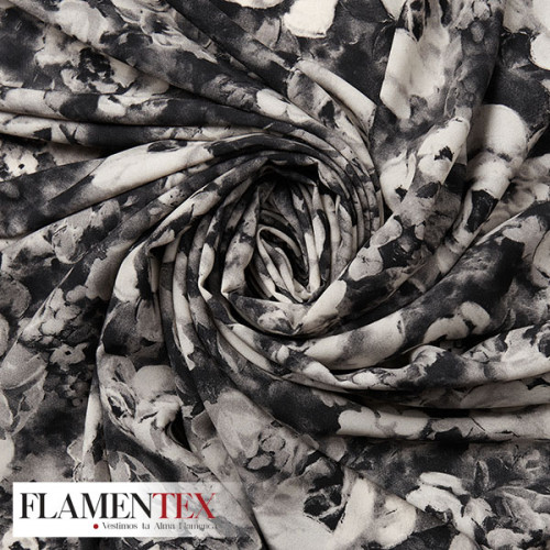 Tejido tipo georgette un poco más tupido y algo elástico, estampado rosas.