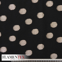 Tejido tipo plana adornado con lunares de 3.50 mas los flecos de 0.50 cm.